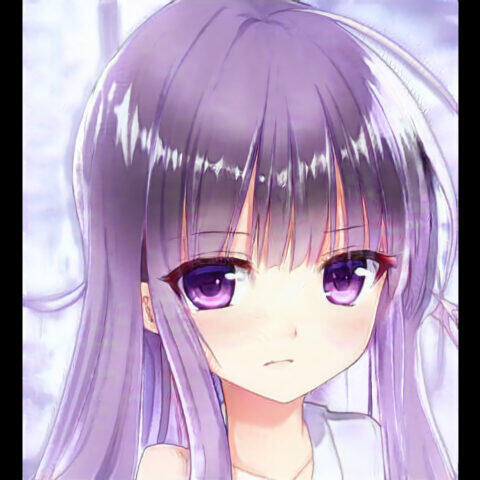 Chica de anime con cabello morado y ojos violetas, luciendo ligeramente molesta.
